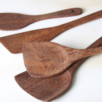 4 Jichimu Wood Spatulas all together, the long & short handle spatula, with the angled spatula, and the wooden rice spoon.