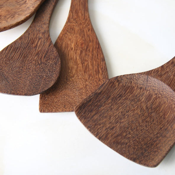 close up of the Jichimu Wood Spatulas, with a close up on the wood grain, and the rustic wood colors.